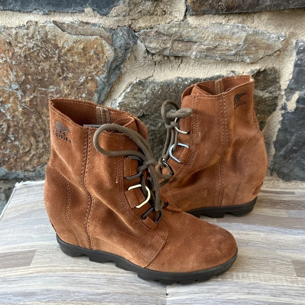 SOREL Kid's Joan of Arctic II Wedge Boot Suede Leather in Camel Tan Size 4